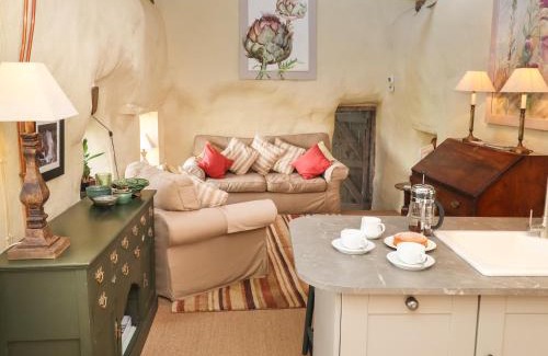 Frithelstock House | Discover The Byre: A 4-Star Retreat with a 9/10 Rating