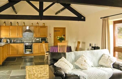 Abergavenny Cottage | Discover THE BYRE: Accessible Cottage with Breakfast in Llanddewi Skirrid