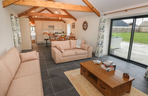 Vale of Glamorgan Cottage | Relax in The Byre: Pet Friendly Retreat with Hot Tub
