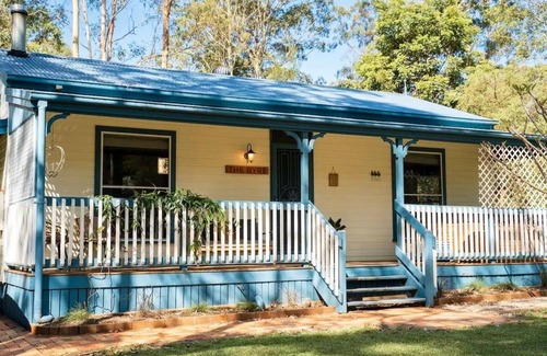 Cooperabung Cottage | Discover The Byre - Top-Rated Retreat Cottages with Spa & Pool