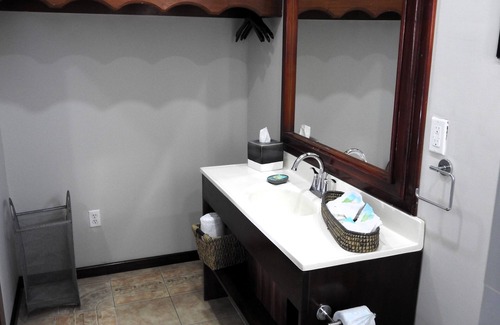 Independence and Mango Creek Hotel | Unforgettable Stays at The Toucan Inn with Spa & Dining