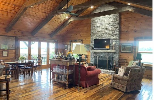 Paris Cabin | Ocean View Delight at The Cabin at Denali Stud