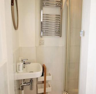 Hele Apartment | Discover The Cabin at Gabriel House - Rated 9/10 by Guests