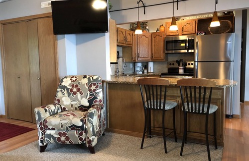 Elysian Cabin | Idyllic Retreat: The Cabin at Lake Francis with Pool & Views
