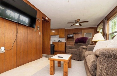 Roach Cabin | The Cabin at Prairie Hollow Camp: Lake Access, Boat Slip and More!