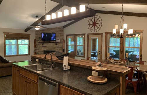 Kirby Cabin | Unforgettable Getaway at The Cabin, Lake Greeson, Arkansas