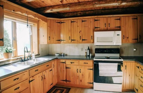 Narvon Cabin | Experience The Cabin at Sleepy Hollow Farm: 10/10 Rated Retreat
