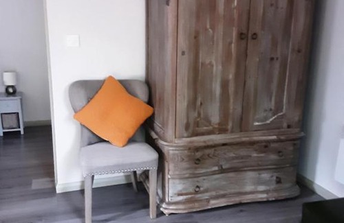 Pottersbury Bed & Breakfast | Cozy Retreat at The Cabin: Guest Rated 8/10