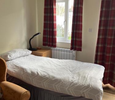 Great Hockham House | Cozy Retreat at The Cabin - Guest Rated 8.9/10