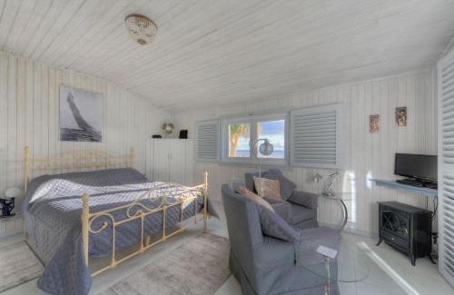 Lyme Regis House | Discover The Cabin: A 4-Star Retreat with Great Reviews
