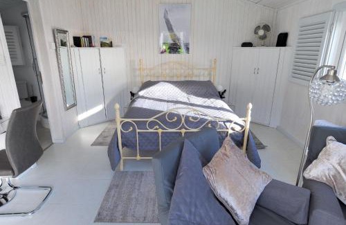 Lyme Regis House | Discover The Cabin: A 4-Star Retreat with Great Reviews