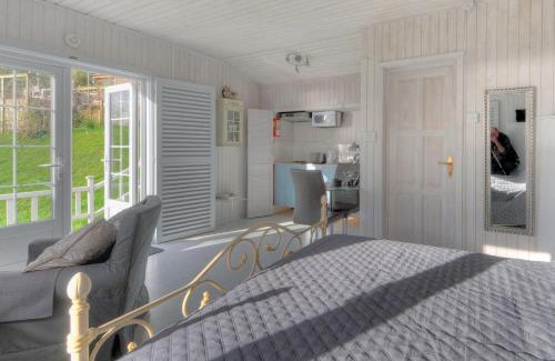 Lyme Regis House | Discover The Cabin: A 4-Star Retreat with Great Reviews