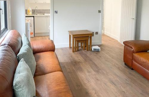 Southbourne House | Exceptional Stay at The Cabin: Family-Friendly Retreat