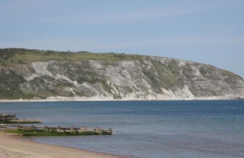 Swanage House | Cozy Retreat at The Cabin – 4-Star Guest Rated 9.3/10