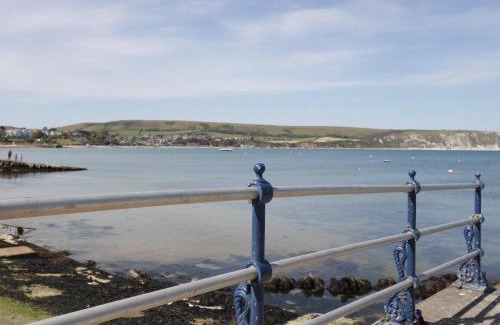 Swanage House | Cozy Retreat at The Cabin – 4-Star Guest Rated 9.3/10