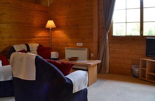 East Dereham House | Pet-Friendly Retreat: The Cabin with Private Pool & High Ratings