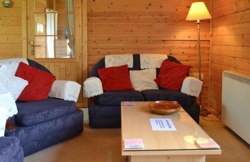 East Dereham House | Pet-Friendly Retreat: The Cabin with Private Pool & High Ratings