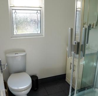 Bont Newydd House | Pet-Friendly Retreat at The Cabin, Glan Gwna - Rated 9.4