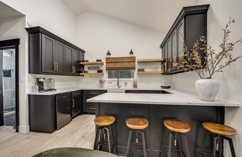 Heath Cabin | Cozy Retreat: The Cabin In The City with Family-Friendly Amenities