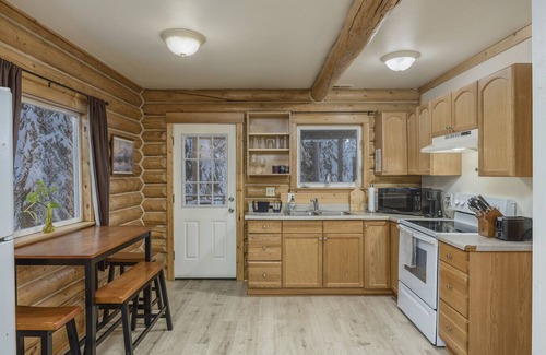 Fairbanks House | Enchanting Retreat at The Cabin in the Woods 2