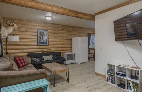 Fairbanks House | Enchanting Retreat at The Cabin in the Woods 2