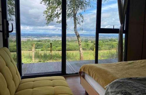 Brittas Ski Chalet | Welcoming Cabin in the Woods with Pet-Friendly Amenities