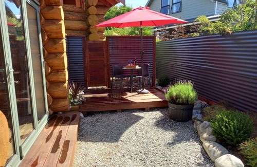 Twizel House | Cozy Retreat: The Cabin with 9/10 Guest Ratings
