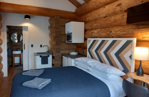 Twizel House | Cozy Retreat: The Cabin with 9/10 Guest Ratings