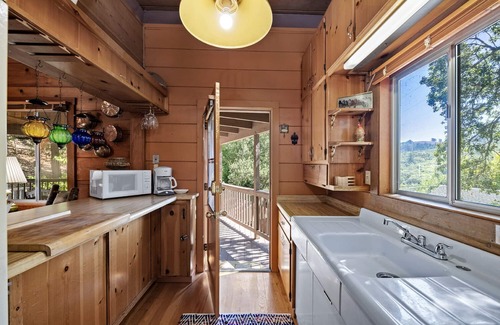 Healdsburg Cabin | Relax at The Cabin on Fitch Mountain with Pool and Spa