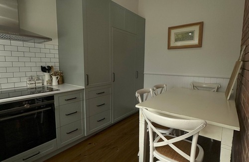 Red Hill Cottage | Family-Friendly Cabin @ Red Hill with High Guest Ratings