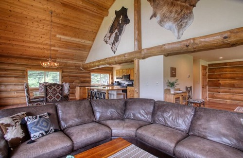 Bonner County Cabin | Rustic Log Cabin with Breathtaking Mountain Views