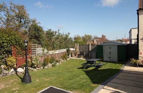 Skegness Hotel | Cozy Cabin at Saracens Head with Ocean View Amenities