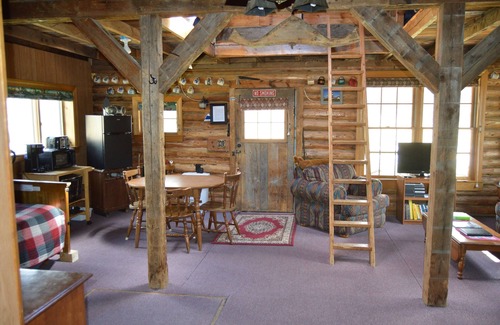 Skowhegan Cabin | Enjoy Free Private Parking and Oceanfront Views Awaits You