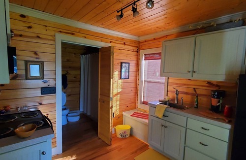 King Cabin | Experience Relaxation at The Cabin at Tedderfarm with Hot Tub