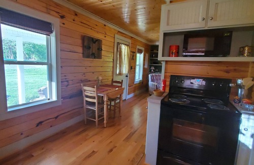 King Cabin | Experience Relaxation at The Cabin at Tedderfarm with Hot Tub