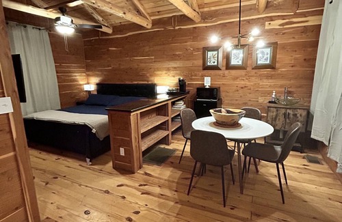 Georgetown Cabin | Relaxing Retreat: The Cabins at Angel Springs - Songbird