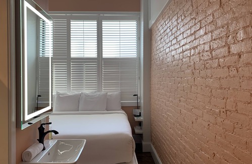 Beverly Hotel | Exceptional Stay at The Cabot Lodge with Spa & Restaurant