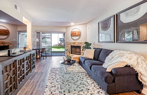 McCormick Ranch Apartment | Discover The Cacti Crashpad: Fun with 2 Heated Pools!