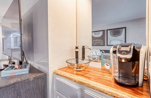 McCormick Ranch Apartment | Discover The Cacti Crashpad: Fun with 2 Heated Pools!