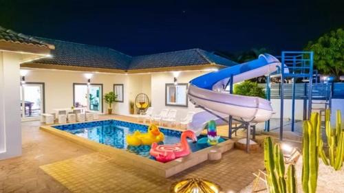 Huai Yai Villa | Relax at The Cactus Pool Villa Pattaya with Ocean View