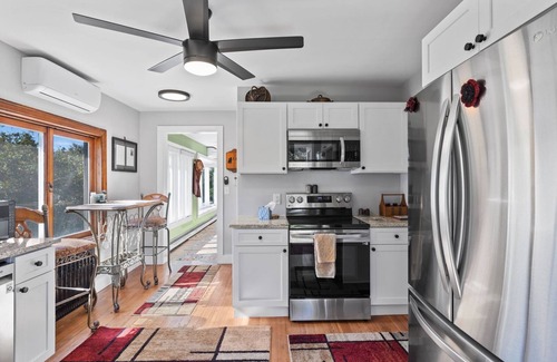 Haversham House | Rustic Retreat: The Caddyshack with Family-Friendly Amenities