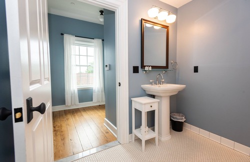 Lexington Hotel | Unforgettable Stay at The Cadillac House - Rated 9.6/10
