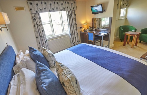 Bury St Edmunds House | Elegant Stay at The Cadogan Arms - 4-Star Family Friendly