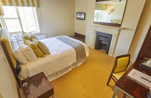 Bury St Edmunds House | Elegant Stay at The Cadogan Arms - 4-Star Family Friendly