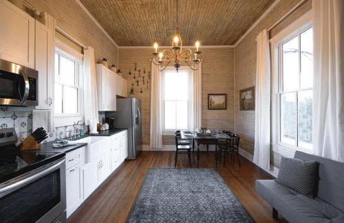 Brazos House | Historic The Cahill- Magnolia Brewery House: Rated 10/10