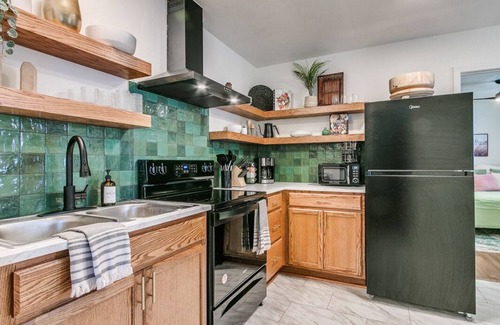 Norman Apartment | The Cali - 1/4 mile to OU Stadium