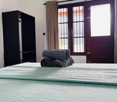 Thiranagama Hotel | Discover The Calm Palm: Pet-Friendly Retreat with Breakfast