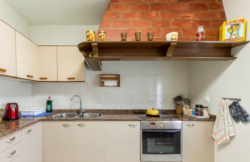 Distrito Rural Este Cottage | Serene Rural Retreat in Gijón with Garden & Parking