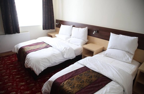 Huddersfield Hotel | Discover The Cambridge Hotel: Spa, Restaurant & More