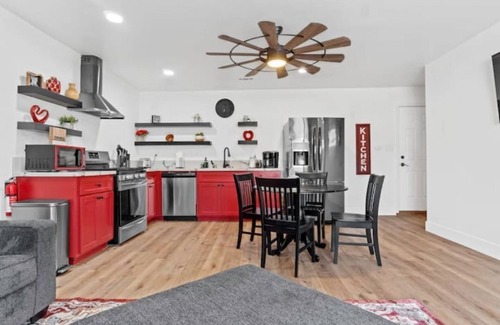 Visalia House | Discover The Cambridge Loft near Sequoia National Park